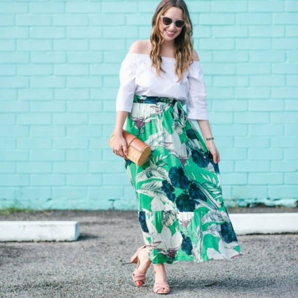 Ann Taylor Dresses & Skirts - Ann Taylor Women's Maxi Skirt floral green Size 6